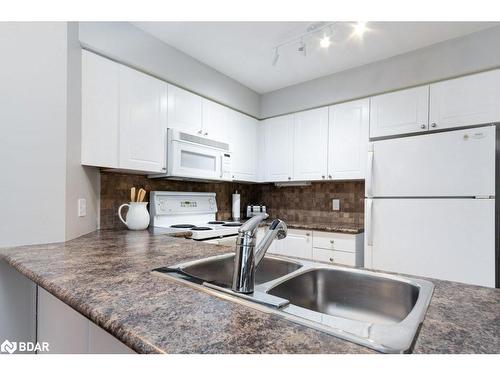 29 Sundial Court, Collingwood, ON - Indoor Photo Showing Kitchen With Double Sink