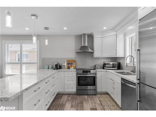 28 Marsellus Drive, Barrie, ON - Indoor Photo Showing Kitchen With Stainless Steel Kitchen With Double Sink With Upgraded Kitchen