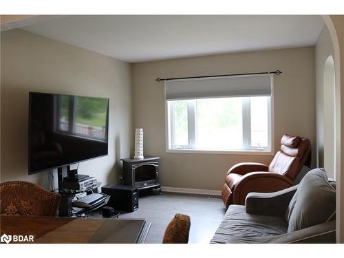 1558 Main Street W, North Bay, ON - Indoor Photo Showing Living Room