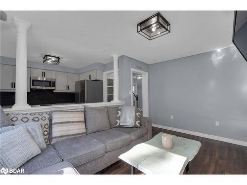 2283 Jack Crescent, Innisfil, ON - Indoor Photo Showing Living Room