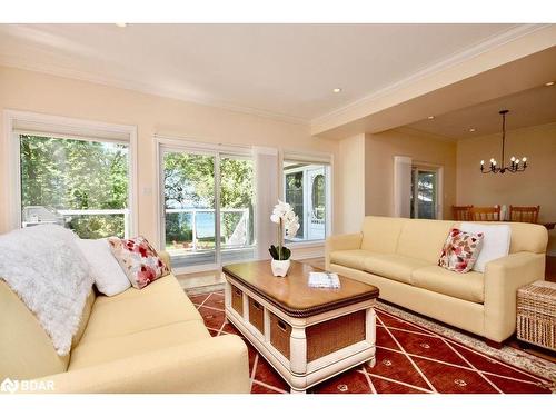 60 Balsam Street, Tiny, ON - Indoor Photo Showing Living Room