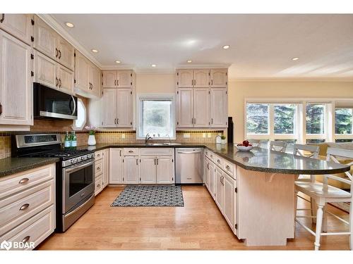 60 Balsam Street, Tiny, ON - Indoor Photo Showing Kitchen