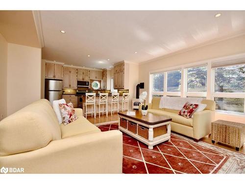 60 Balsam Street, Tiny, ON - Indoor Photo Showing Living Room