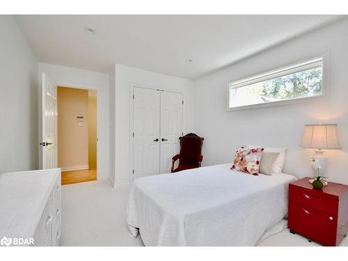 60 Balsam Street, Tiny, ON - Indoor Photo Showing Bedroom