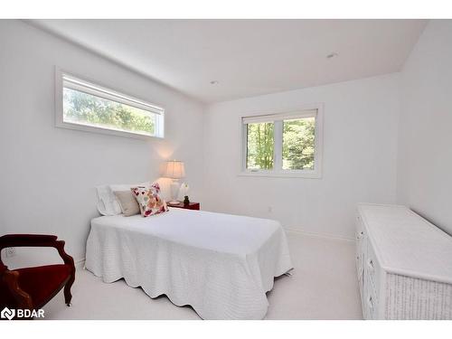 60 Balsam Street, Tiny, ON - Indoor Photo Showing Bedroom