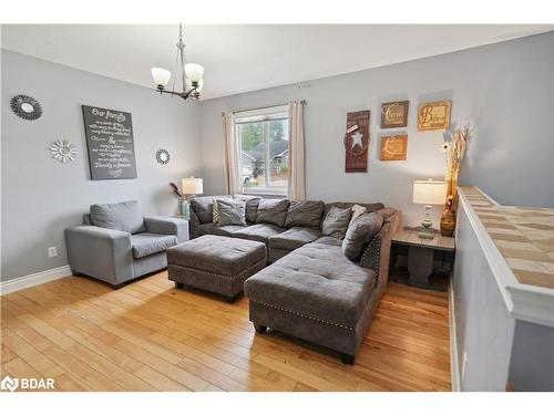 119 58Th Street S, Wasaga Beach, ON - Indoor Photo Showing Living Room