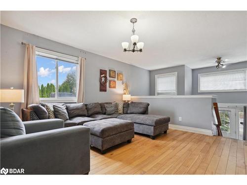 119 58Th Street S, Wasaga Beach, ON - Indoor Photo Showing Living Room