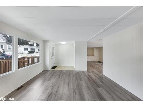 30 Weeping Willow Drive, Innisfil, ON - Indoor Photo Showing Living Room With Fireplace