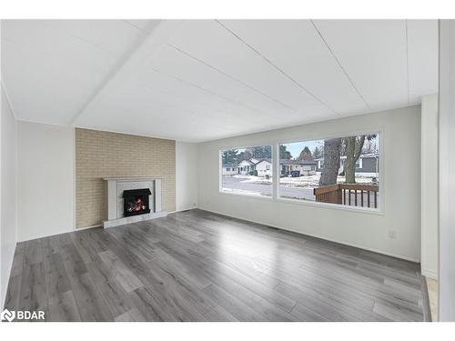 30 Weeping Willow Drive, Innisfil, ON - Indoor With Fireplace