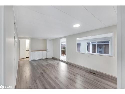 30 Weeping Willow Drive, Innisfil, ON - Indoor Photo Showing Living Room With Fireplace