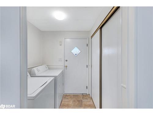 30 Weeping Willow Drive, Innisfil, ON - Indoor Photo Showing Kitchen With Double Sink