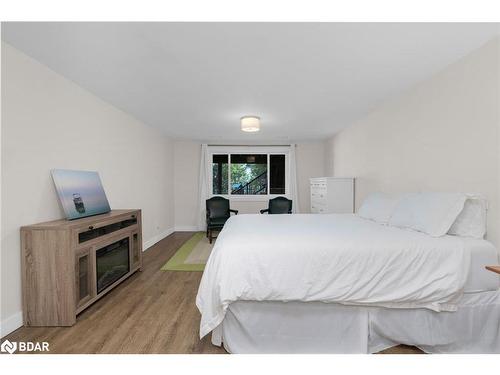 65 Shanty Bay Road, Barrie, ON - Indoor Photo Showing Bedroom