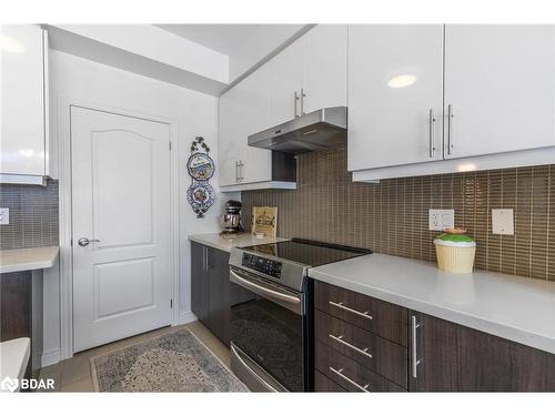 112 Stewart Crescent Crescent, Bradford West Gwillimbury, ON - Indoor Photo Showing Kitchen With Upgraded Kitchen