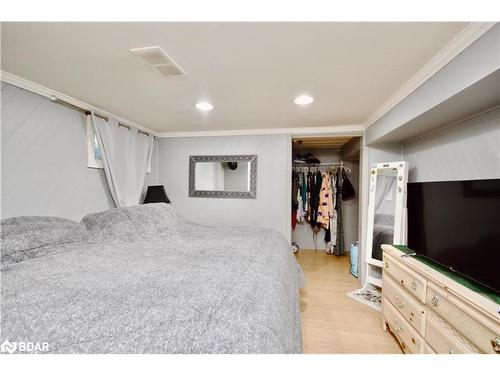 115 Duckworth Street, Barrie, ON - Indoor Photo Showing Bedroom