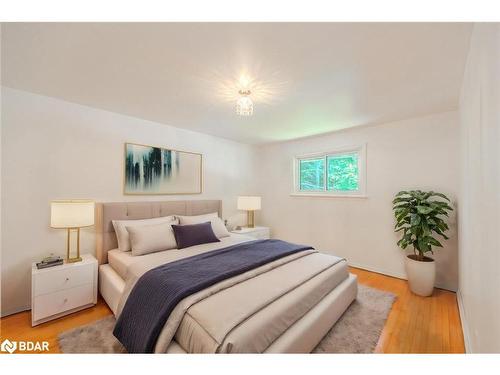 367 Highland Avenue, Orillia, ON - Indoor Photo Showing Bedroom