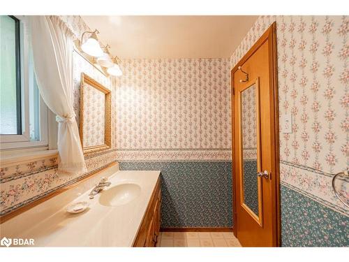 367 Highland Avenue, Orillia, ON - Indoor Photo Showing Bathroom