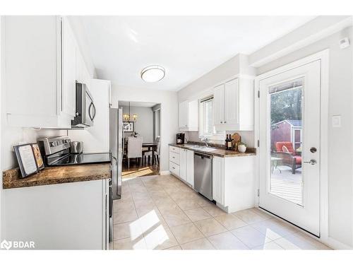 13 Peacock Lane, Barrie, ON - Indoor Photo Showing Kitchen