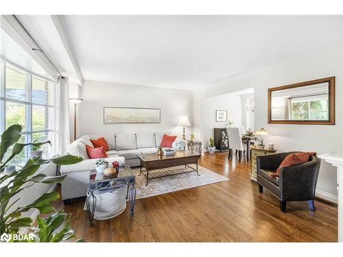 13 Peacock Lane, Barrie, ON - Indoor Photo Showing Living Room