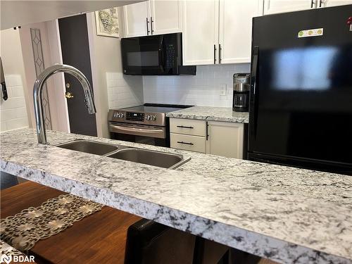 1507-75 Ellen Street, Barrie, ON - Indoor Photo Showing Kitchen With Double Sink With Upgraded Kitchen