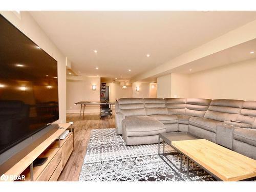 14 Turner Drive, Barrie, ON - Indoor Photo Showing Living Room