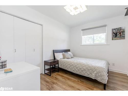 7765 5Th Line, Angus, ON - Indoor Photo Showing Bedroom