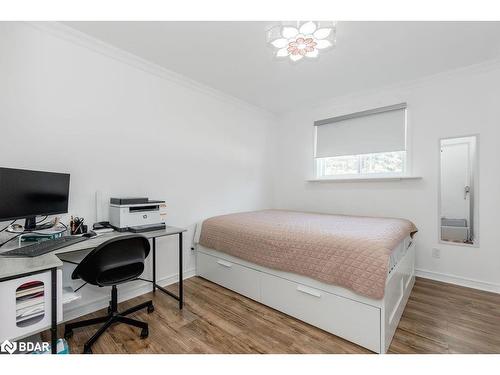 7765 5Th Line, Angus, ON - Indoor Photo Showing Bedroom