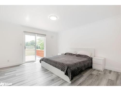 7765 5Th Line, Angus, ON - Indoor Photo Showing Bedroom