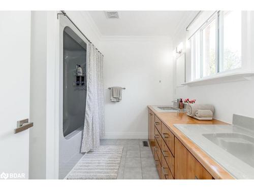 7765 5Th Line, Angus, ON - Indoor Photo Showing Bathroom