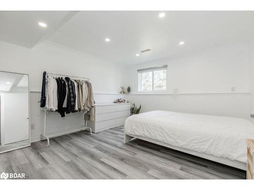 7765 5Th Line, Angus, ON - Indoor Photo Showing Bedroom