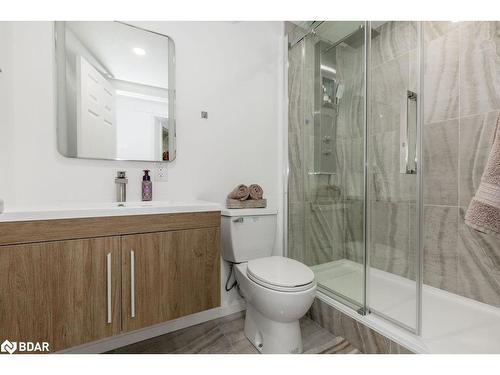 7765 5Th Line, Angus, ON - Indoor Photo Showing Bathroom