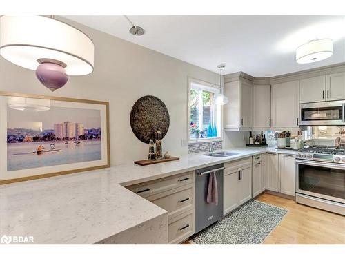 16 Gables Way, Barrie, ON - Indoor Photo Showing Kitchen With Double Sink