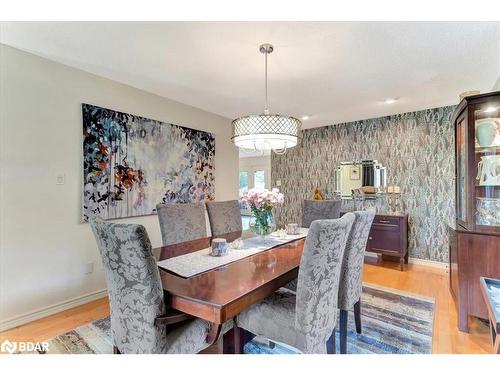 16 Gables Way, Barrie, ON - Indoor Photo Showing Dining Room