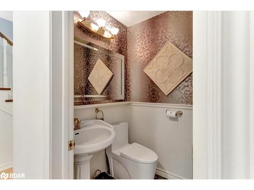 16 Gables Way, Barrie, ON - Indoor Photo Showing Bathroom