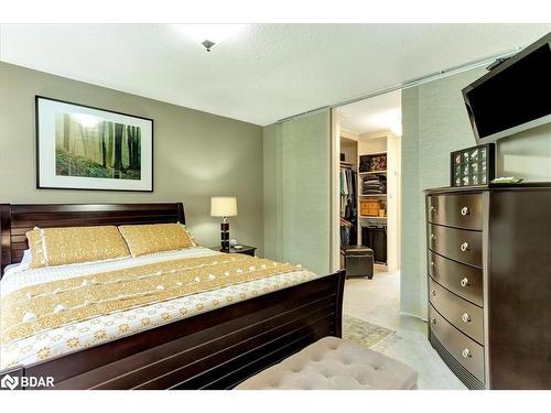 16 Gables Way, Barrie, ON - Indoor Photo Showing Bedroom