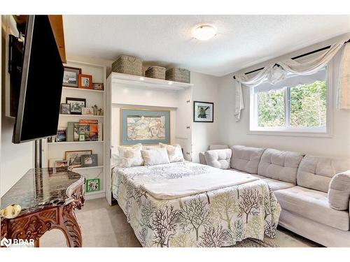 16 Gables Way, Barrie, ON - Indoor Photo Showing Bedroom