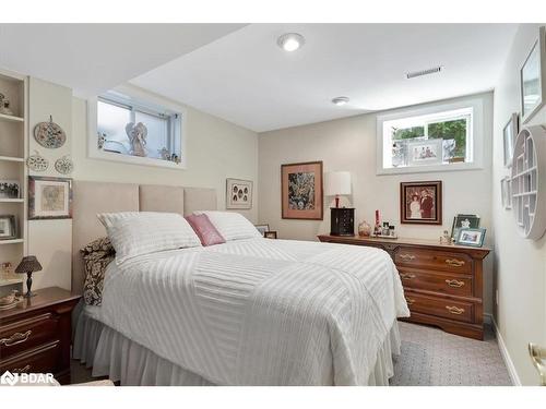 16 Gables Way, Barrie, ON - Indoor Photo Showing Bedroom