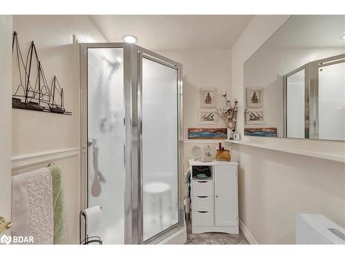 16 Gables Way, Barrie, ON - Indoor Photo Showing Bathroom