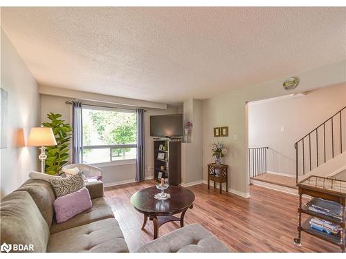 16-1095 Mississaga Street W, Orillia, ON - Indoor Photo Showing Living Room