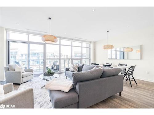 3666 Ferretti Court, Innisfil, ON - Indoor Photo Showing Living Room