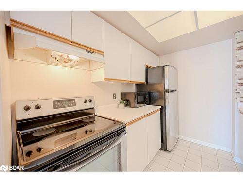 202-65 Ellen Street, Barrie, ON - Indoor Photo Showing Kitchen