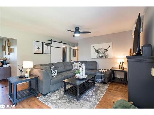 483 Mapleview Drive E, Innisfil, ON - Indoor Photo Showing Living Room