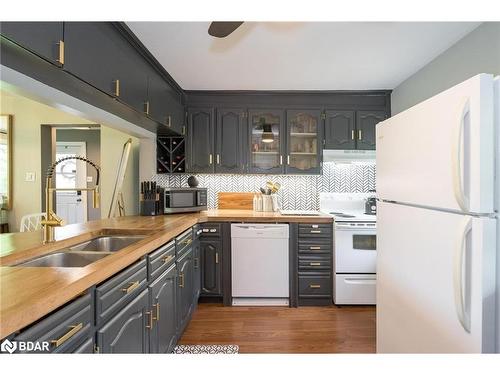 483 Mapleview Drive E, Innisfil, ON - Indoor Photo Showing Kitchen With Double Sink