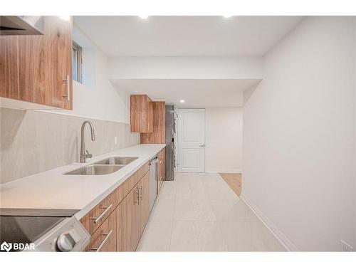 159 Franklin Trail, Barrie, ON - Indoor Photo Showing Kitchen With Double Sink