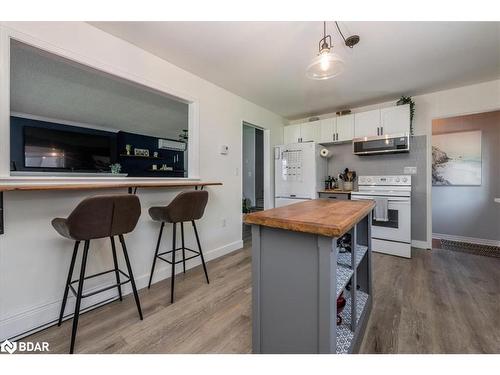 11 Murray Street, Orillia, ON - Indoor Photo Showing Kitchen