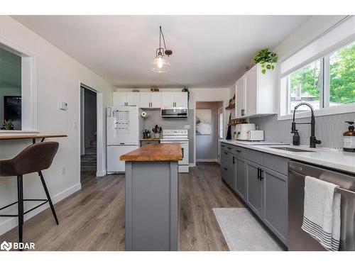 11 Murray Street, Orillia, ON - Indoor Photo Showing Kitchen