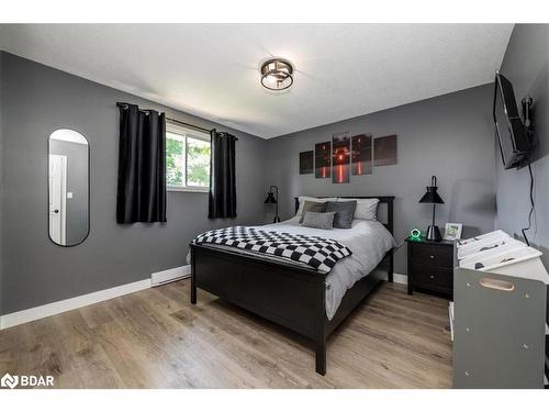 11 Murray Street, Orillia, ON - Indoor Photo Showing Bedroom