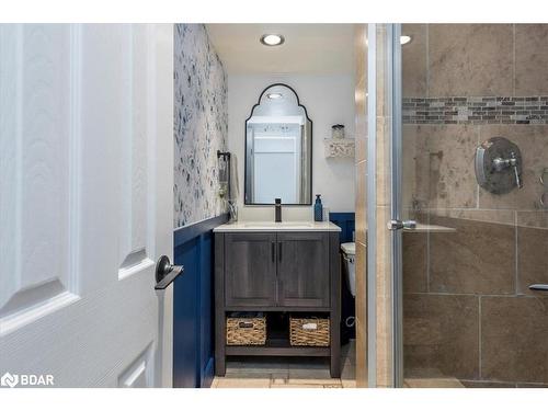 11 Murray Street, Orillia, ON - Indoor Photo Showing Bathroom