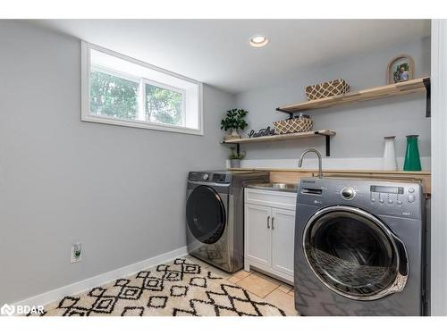 11 Murray Street, Orillia, ON - Indoor Photo Showing Laundry Room