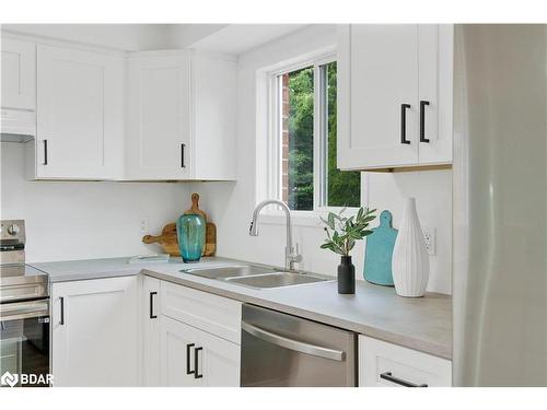 47 Golds Crescent, Barrie, ON - Indoor Photo Showing Kitchen With Double Sink