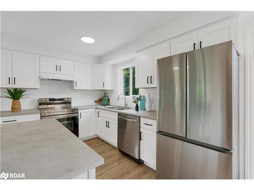 47 Golds Crescent, Barrie, ON - Indoor Photo Showing Kitchen With Stainless Steel Kitchen With Double Sink